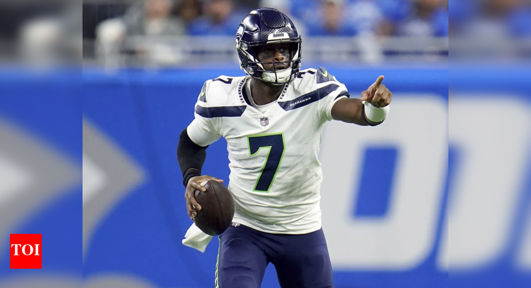 geno-smith-goes-viral-for-giving-middle-finger-to-seahawks-fans-who-compared-him-to-jamarcus-russell