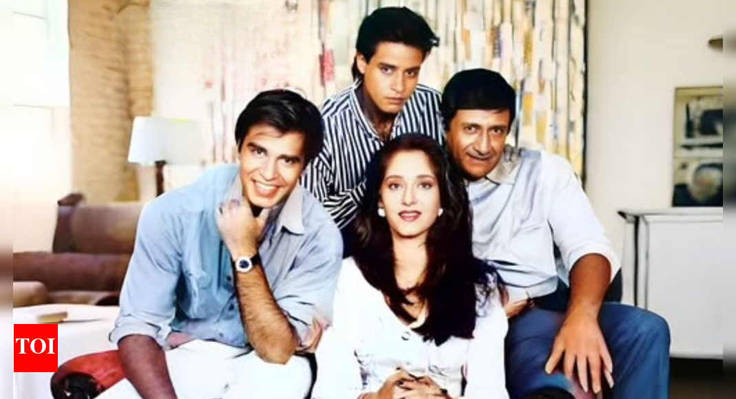 pakistani-actress-anita-ayoob-once-spoke-about-living-with-dev-anand-in-denmark-for-four-weeks:-‘unse-relationship-toh-har-kisam-ka-ho-gaya-tha’