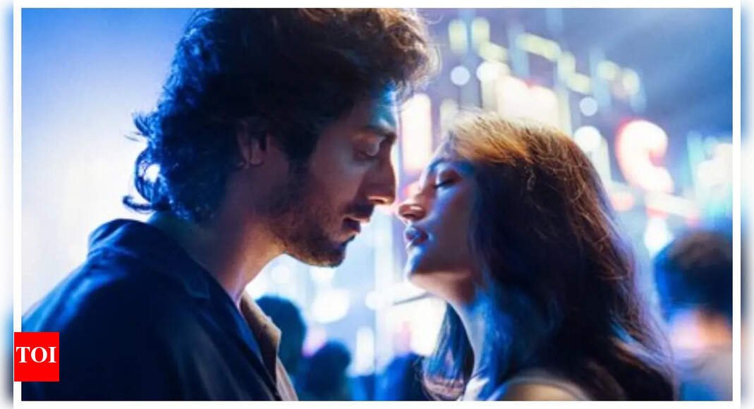 ‘saiyaara’-box-office-collection-day-22:-ahaan-panday-and-aneet-padda-starrer-off-to-slow-start-on-4th-friday;-film’s-total-crosses-rs-310-crore