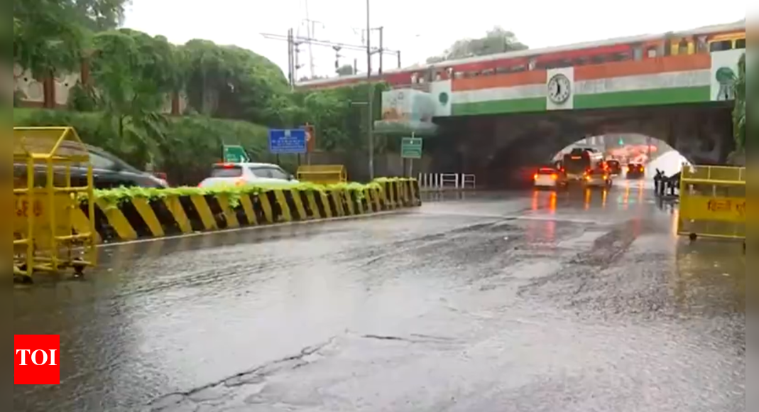 from-flood-zone-to-free-flow:-delhi’s-infamous-minto-bridge-stays-clear-of-waterlogging-again;-breaks-decades-old-jinx,-vehicles-roll-on-without-a-splash