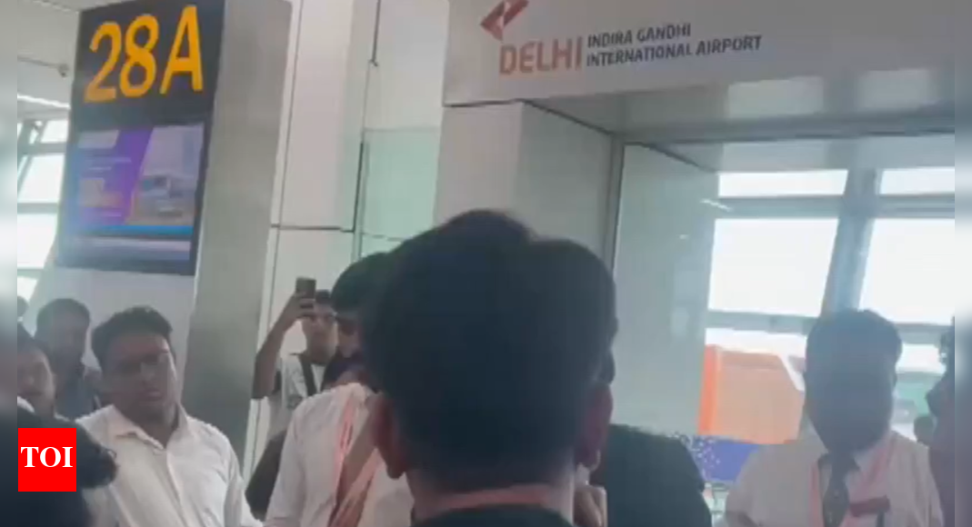 watch:-chaos-at-delhi-airport-as-air-india-delay-angers-passengers