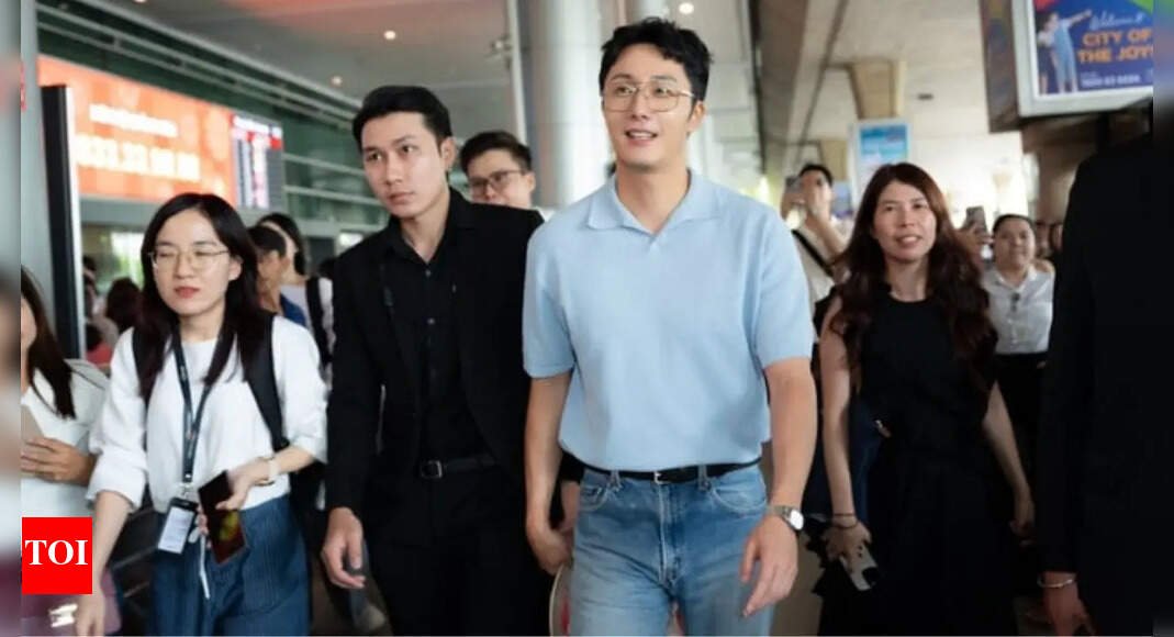korean-star-jung-il-woo-proves-why-he-is-called-‘vietnam’s-national-son-in-law’-as-he-promotes-‘heading-to-abandon-mom’