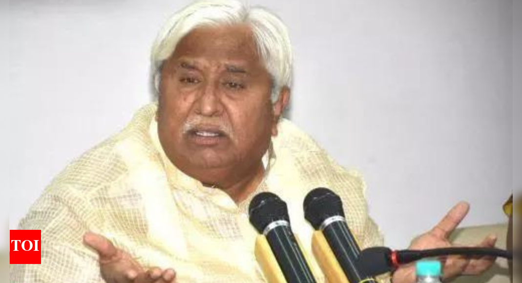 cong:-treat-‘vote-theft’-claim-as-suo-motu-plaint
