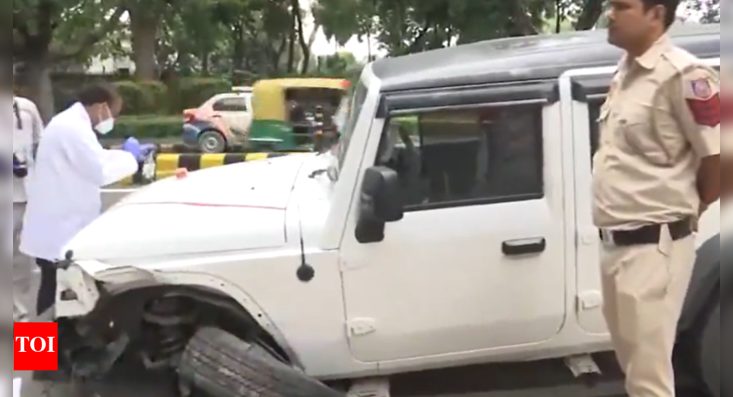 delhi-shocker:-one-dead-after-speeding-thar-hits-man-on-mother-teresa-road;-liquor-bottle-found-in-vehicle