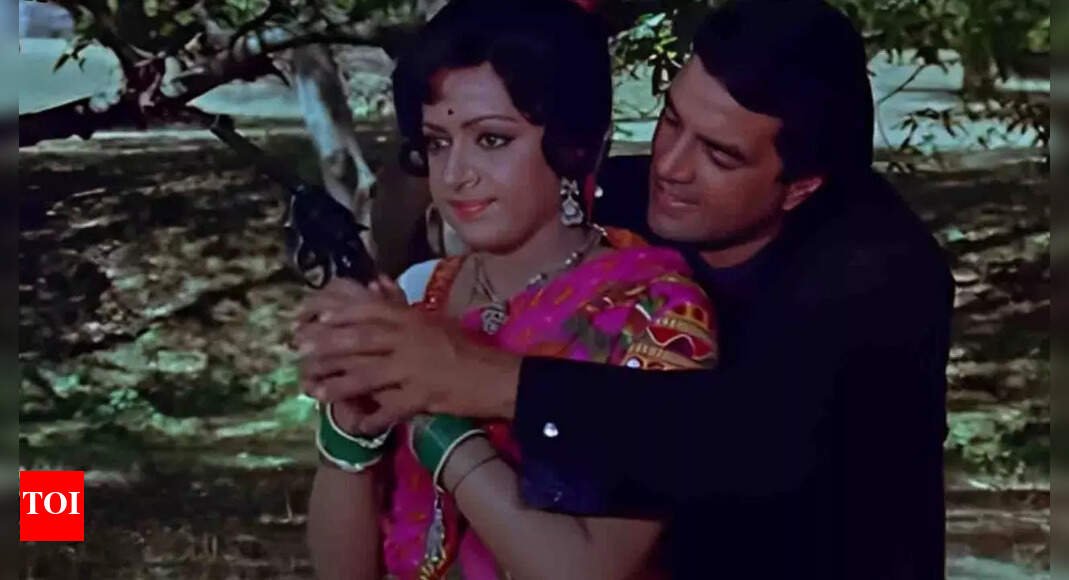 dharmendra-bribed-spot-boys-rs-20-each-on-‘sholay’-sets,-just-to-hug-hema-malini-–-details-inside