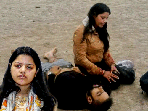 हिमांशी-नरवाल-के-बिग-बॉस-19-में-जाने-की-खबरें-झूठ:दावा-था-पहलगाम-आतंकी-हमले-के-शहीद-की-पत्नी-शो-में-आएंगी,-शो-के-करीबी-सूत्र-ने-किया-खंडन