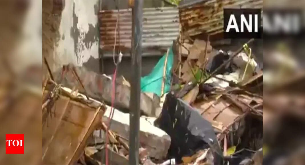 delhi-wall-collapse:-49-year-old-tenant-arrested;-landlord-on-run