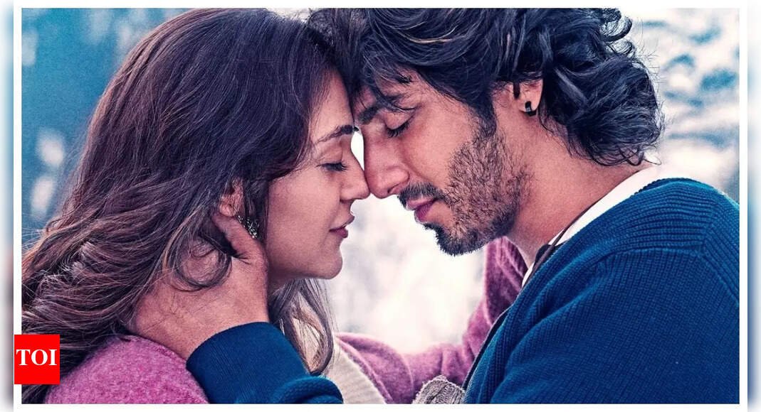 ‘saiyaara’-box-office-collection-day-24:-ahaan-panday-and-aneet-padda-starrer-inches-closer-to-rs-320-crore-mark;-enjoys-weekend-surge-amid-competition-with-‘son-of-sardaar-2’-and-‘dhadak-2’