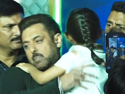 भांजी-आयत-के-लिए-सलमान-ने-पैपराजी-को-दी-वॉर्निंग:कहा-पीछे-रहो,-बच्ची-साथ-है,-बताया-ipl-टीम-खरीदने-से-किया-था-इनकार,-नहीं-कोई-पछतावा