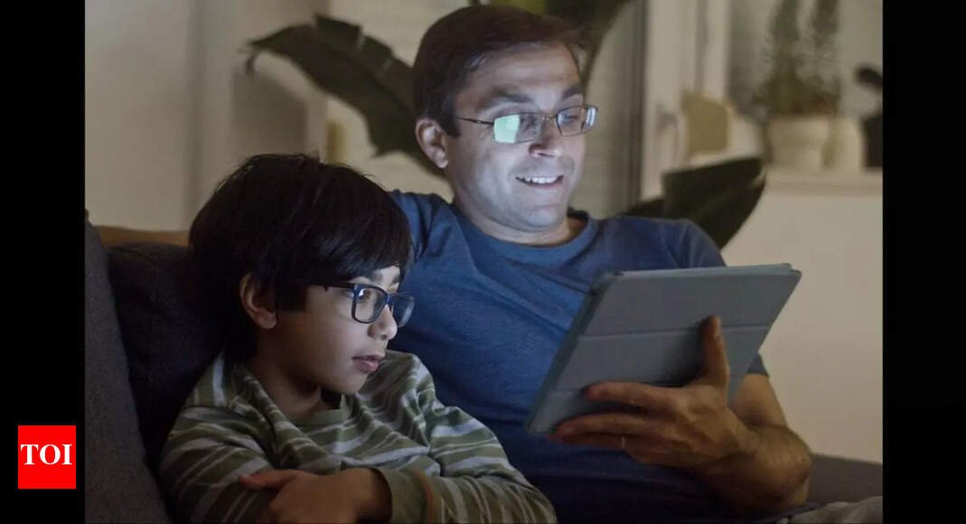 parenting-in-the-age-of-social-media:-tips-to-stay-connected-without-controlling