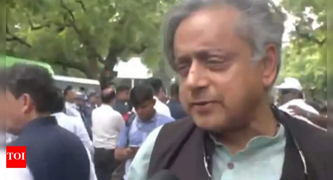 ‘want-answers,-not-attacks’:-tharoor-backs-rahul’s-‘vote-theft’-claims;-joins-india-bloc-protest