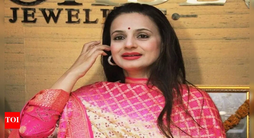 ameesha-patel-hails-‘gadar-2’-as-india’s-only-organic-blockbuster-on-its-second-anniversary