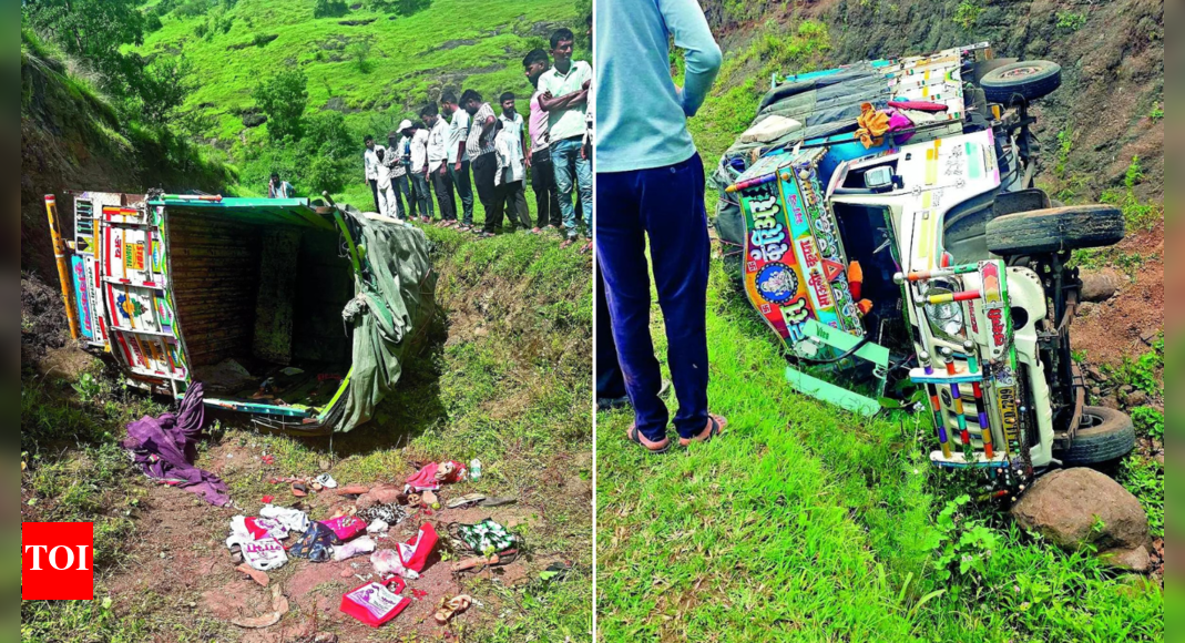 10-women-killed,-27-others-injured-as-truck-falls-into-ditch-in-near-pune