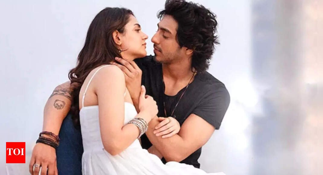 ‘saiyaara’-box-office-day-25:-ahaan-panday-and-aneet-padda-starrer-misses-rs.-320-crore-mark-by-a-whisker,-yet-beats-‘son-of-sardaar-2’-and-‘dhadak-2’-in-monday-haul