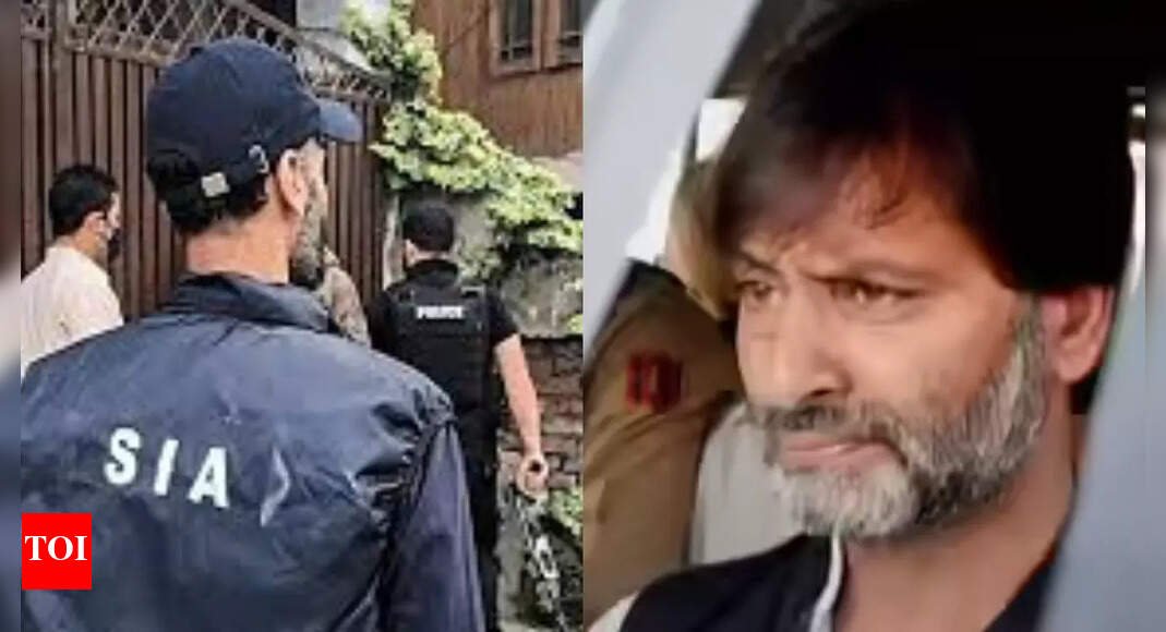 kashmiri-pandits’-exodus:-raids-at-8-locations-over-1990-murder-of-sarla-bhat