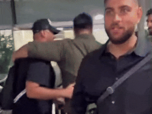 पंजाबी-सिंगर-करण-औजला-भारत-लौटे:महिला-आयोग-के-सामने-पेश-होंगे;-गानों-में-आपत्तिजनक-भाषा-पर-माफी-मांग-चुके