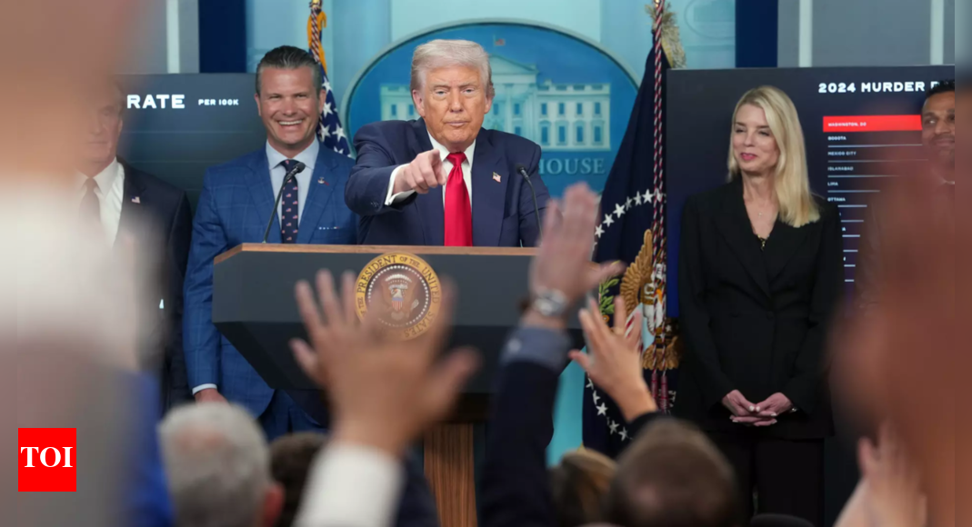 ‘don’t-want-you-to-be-comfortable’:-did-trump-just-roast-the-press?-watch-video