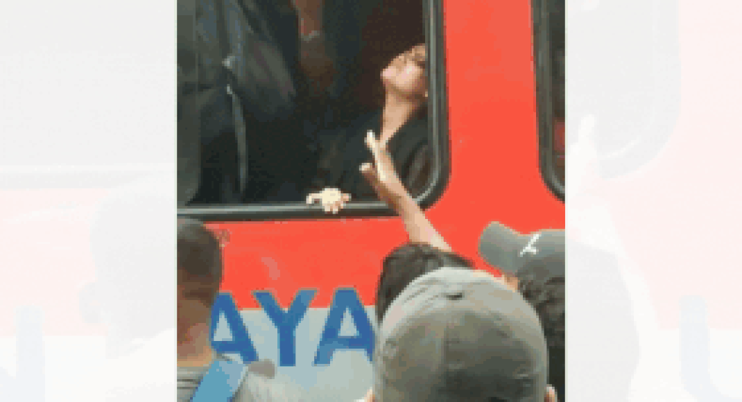 young-girl-struggles-to-breathe-in-overcrowded-train-as-bystanders-laugh-–-video