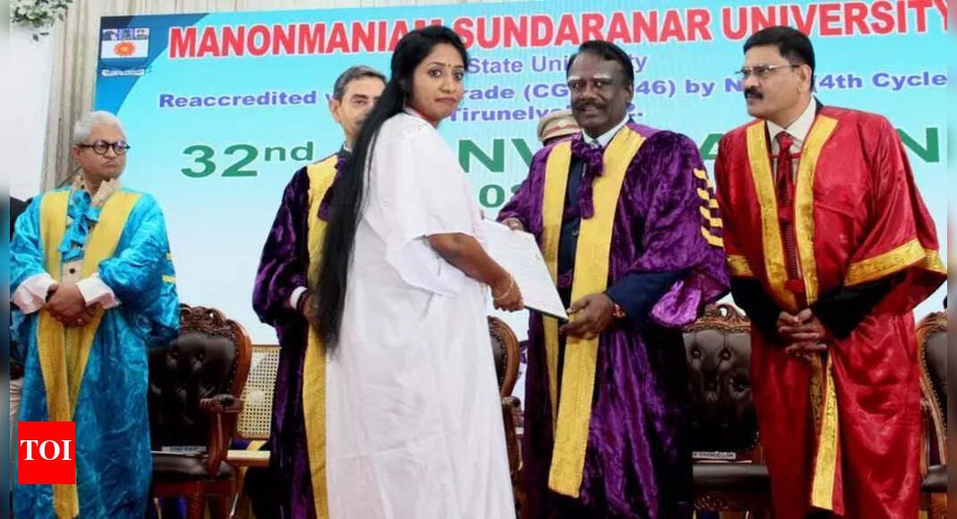 dmk-neta’s-wife-refuses-to-collect-phd-from-tamil-nadu-governor