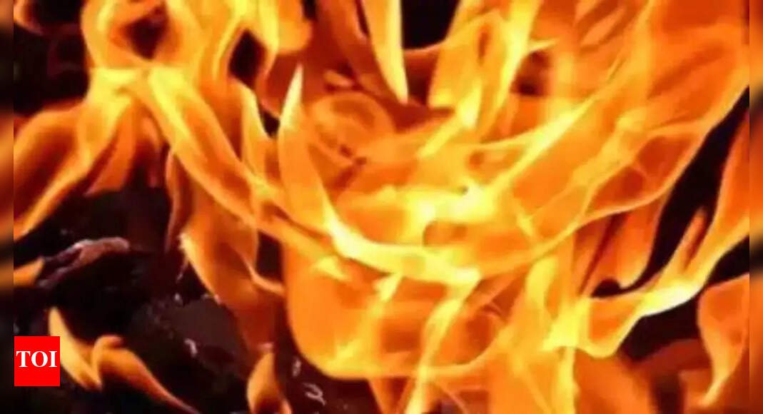 fire-breaks-out-at-cafe-located-in-residential-building-in-thane;-35-evacuated