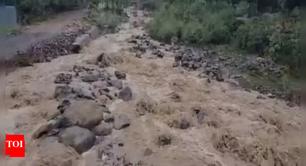 massive-cloudburst-in-j&k:-12-dead;-union-minister-jitendra-reviews-rescue-efforts