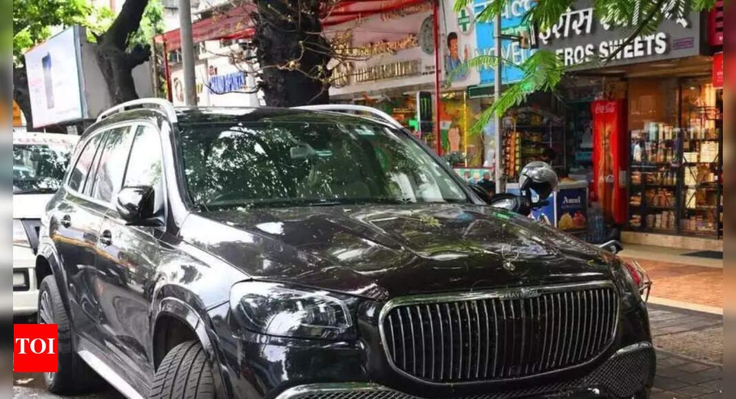 tea,-talk,-then-tragedy:-bandra-woman-fatally-hit-by-mumbai-bizman’s-high-end-car;-driver-booked-for-negligence