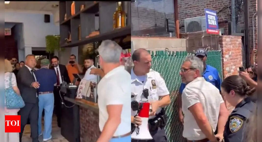 ‘go-back-to-where-you-came-from’:-staten-island-crowd-boos-zohran-mamdani-see-video