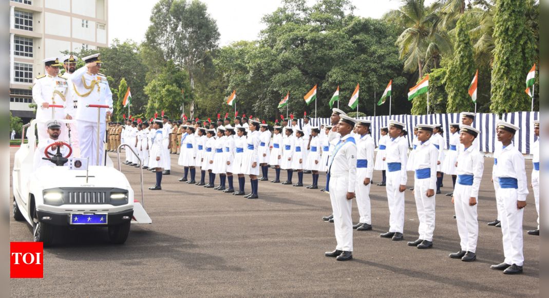 patriotic-fervour-marks-79th-independence-day-parade-at-eastern-naval-command-in-visakhapatnam