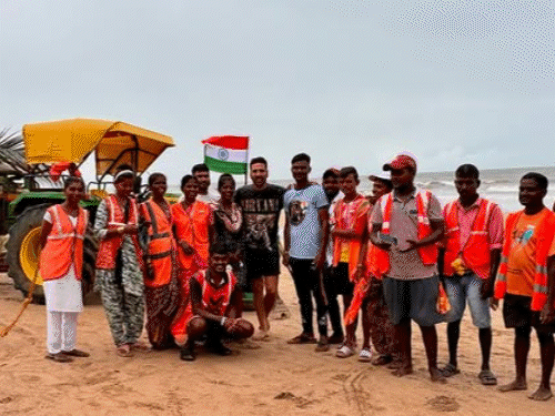 अक्षय-कुमार-से-लेकर-प्रियंका-चोपड़ा-तक:सेलेब्स-ने-स्वतंत्रता-दिवस-की-शुभकामनाएं-दी,-रोहित-शेट्टी-ने-फहराया-तिरंगा