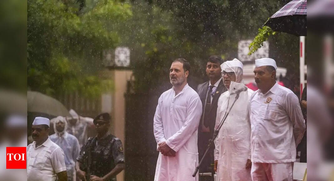 independence-day:-rahul,-kharge-absent-from-red-fort-event;-bjp-questions-no-show