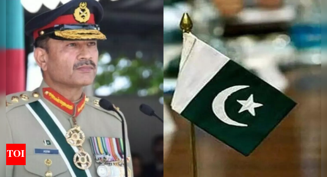 ‘ultimate-flex’:-‘self-awarded-medal’-by-pak-army-chief-stuns-people;-netizens-troll-munir