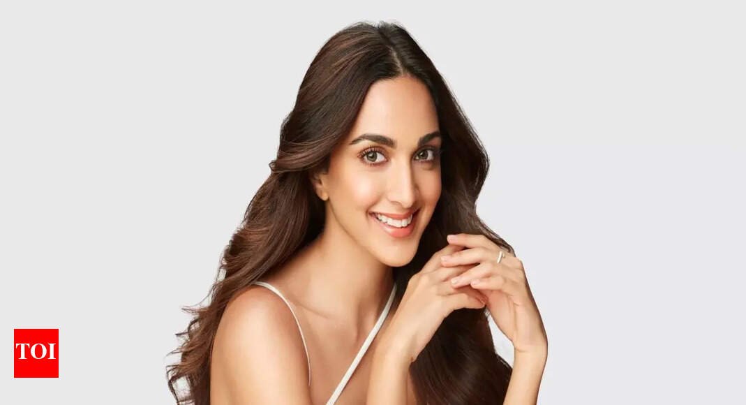 kiara-advani-shares-unseen-bts-picture-from-war-2-to-wish-‘dearest’-ayan-mukerji-on-his-birthday