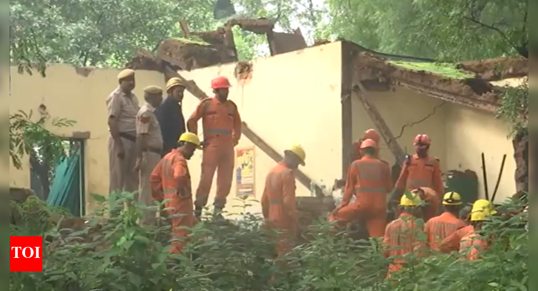 nizamuddin-roof-collapse:-room-caves-in-near-humayun’s-tomb;-5-dead