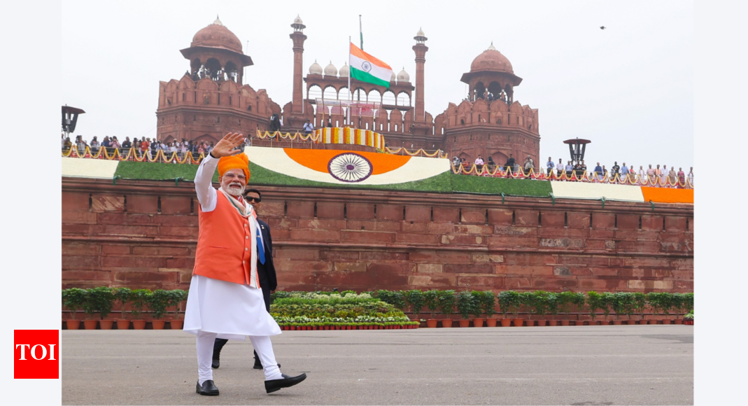 demography,-swadeshi-push-&-stern-warning-to-pak:-10-takeaways-from-pm-modi’s-speech