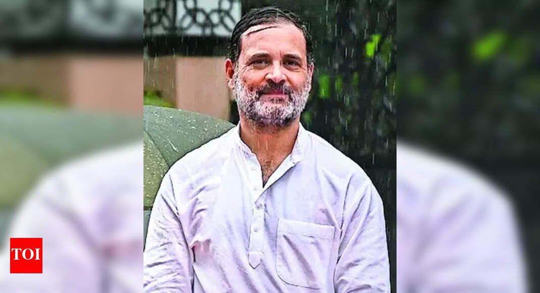 pm-praise-for-rss-in-i-day-speech-troubling,-regrettable,-says-oppn