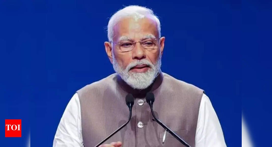 atal-bihari-vajpayee’s-death-anniversary:-pm-modi-pays-tribute;-calls-his-service-a-guiding-force-for-a-self-reliant-india