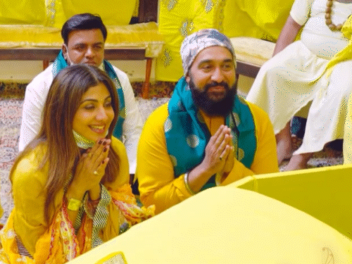 प्रेमानंद-महाराज-को-किडनी-देने-पर-राज-कुंद्रा-हुए-ट्रोल:लोगों-ने-कहा-ढोंगी,-जवाब-में-शिल्पा-के-पति-बोले-कम-जज-करो,-प्यार-ज्यादा-करो