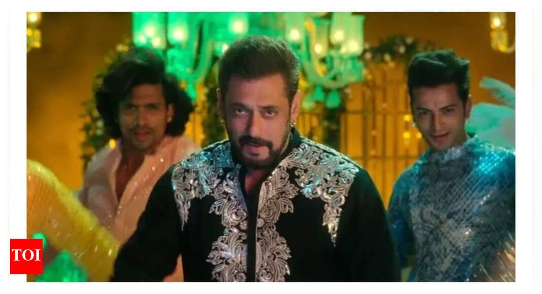 salman-khan-was-given-this-task-at-rishi-and-neetu-kapoor’s-daughter-riddhima’s-wedding