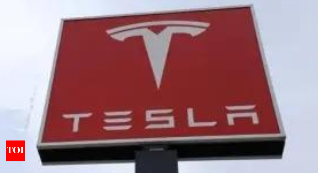 tesla-senior-vp-sells-82%-shares;-ceo-elon-musk-says-‘if-they-don’t….they-will-be…’