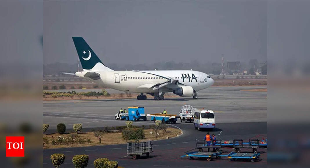j&k:-aircraft-shaped-balloon-with-pak-airline-logo-found-in-samba;-probe-on
