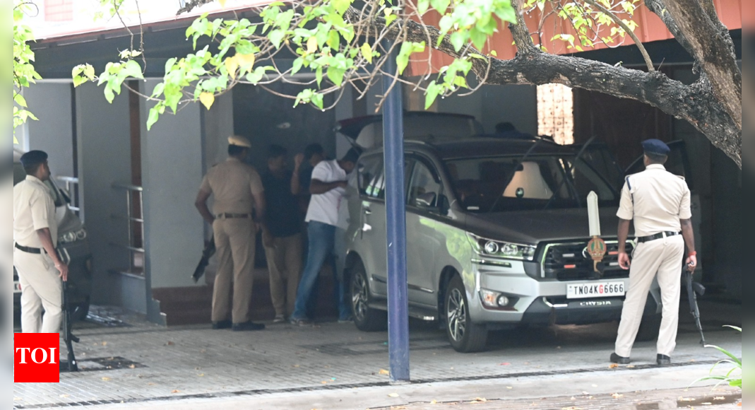 ed-searches-dmk-minister-periyasamy’s-residences