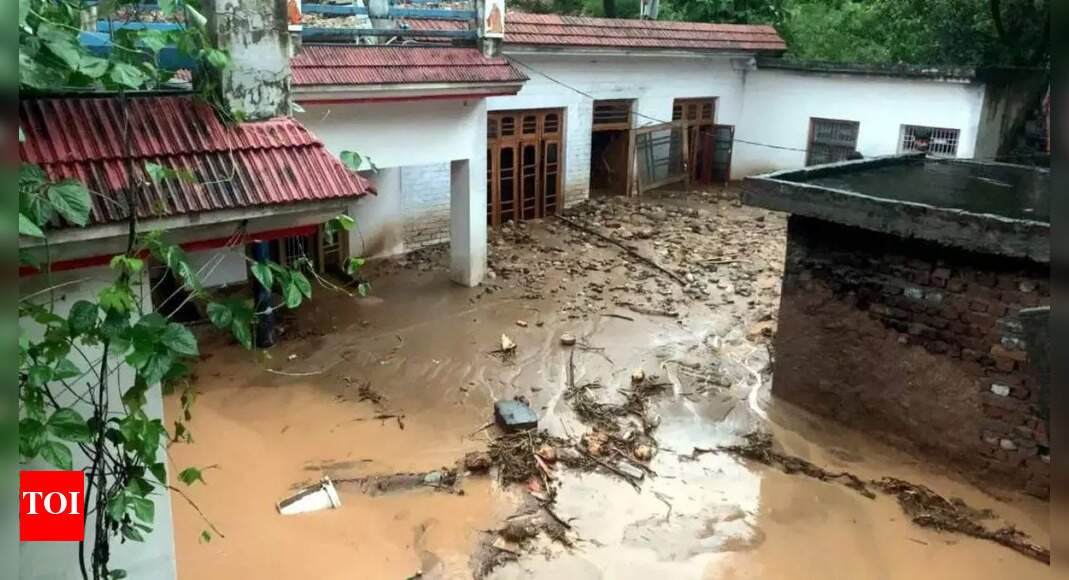 cloudburst-in-kathua-triggers-landslide,-flash-floods:-7-dead,-trains-disrupted,-cm-announces-ex-gratia-–-top-developments