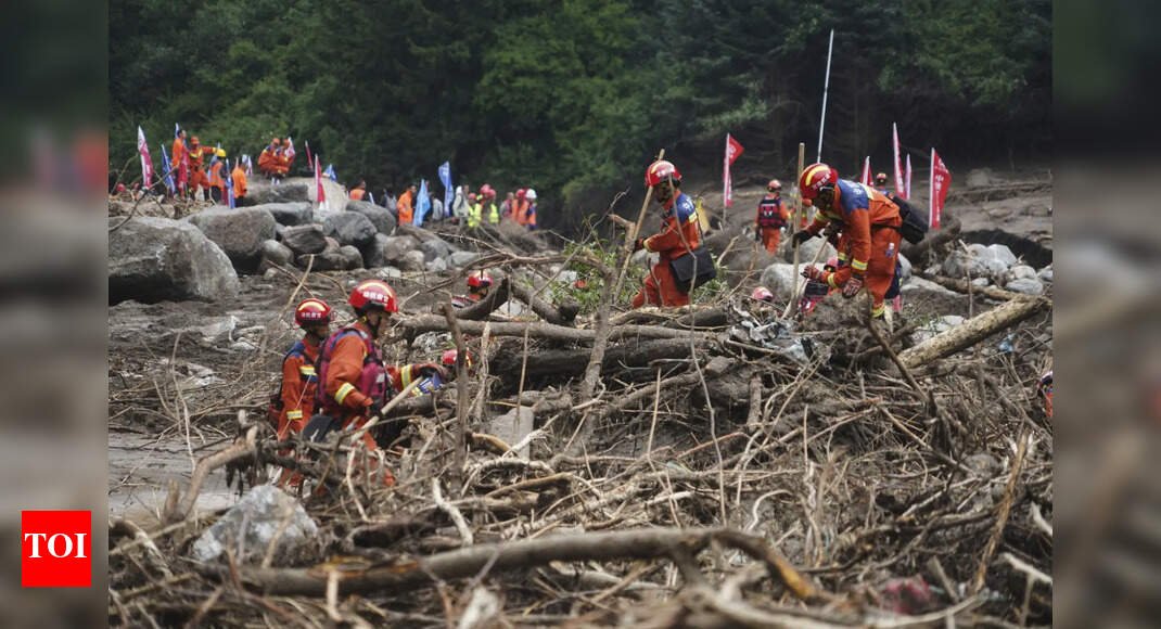 chinese-flash-floods:-9-dead-in-inner-mongolia;-over-700-join-urgent-rescue-mission