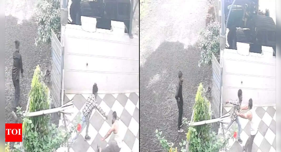 caught-on-cam:-man-stabbed-outside-house-in-broad-daylight-in-mp