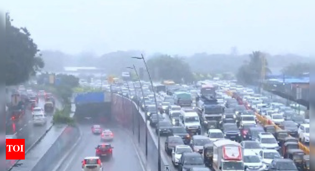 mumbai-rains:-traffic-hit-on-western-express-highway,-waterlogging-in-many-areas