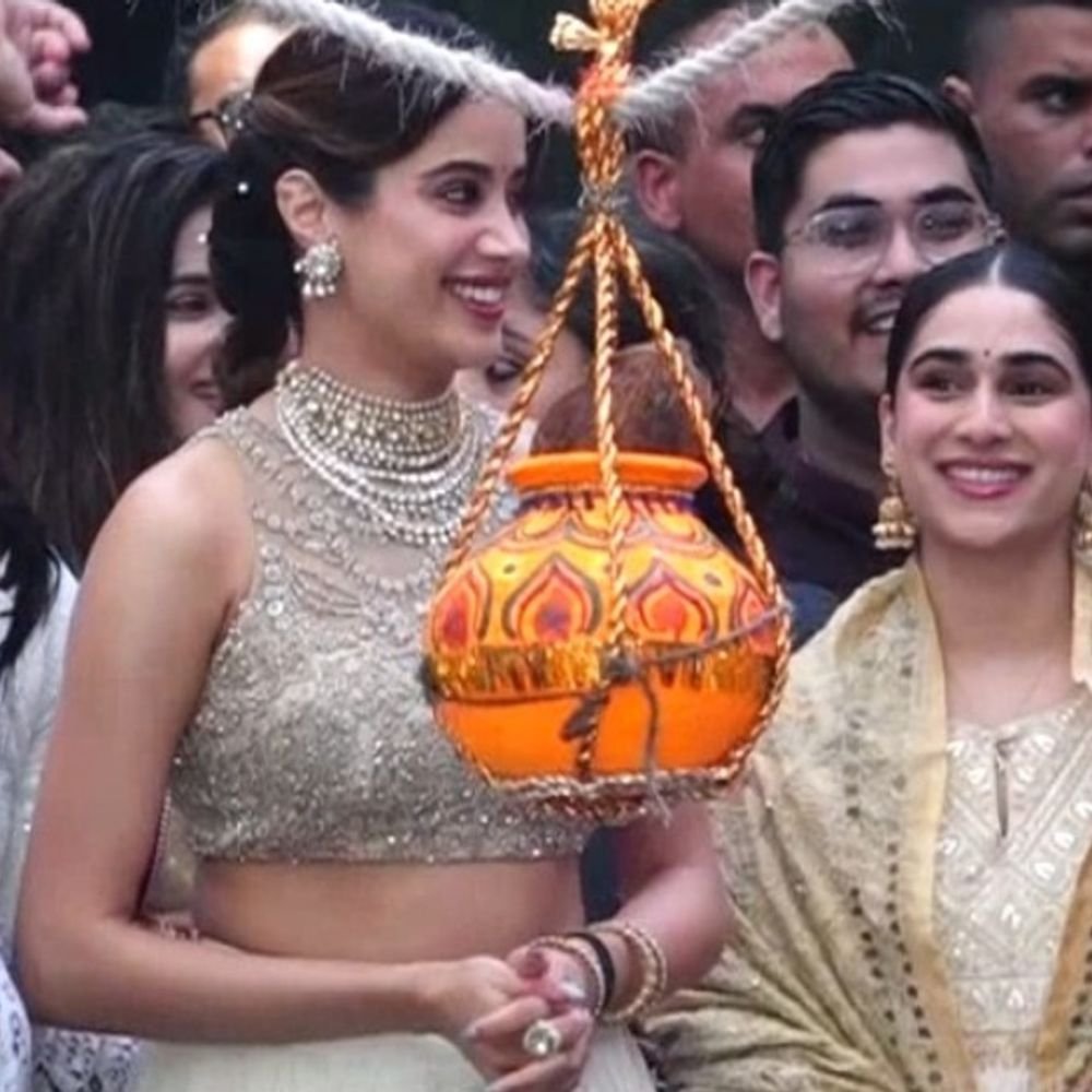 जन्माष्टमी-में-भारत-माता-की-जय-बोलकर-ट्रोल-हुईं-जान्हवी:एक्ट्रेस-ने-भड़ककर-कहा-नहीं-बोलती-तो-प्रॉब्लम,-बोला-तो-मीम-मटेरियल-बना-दिया,-रोज-बोलूंगी