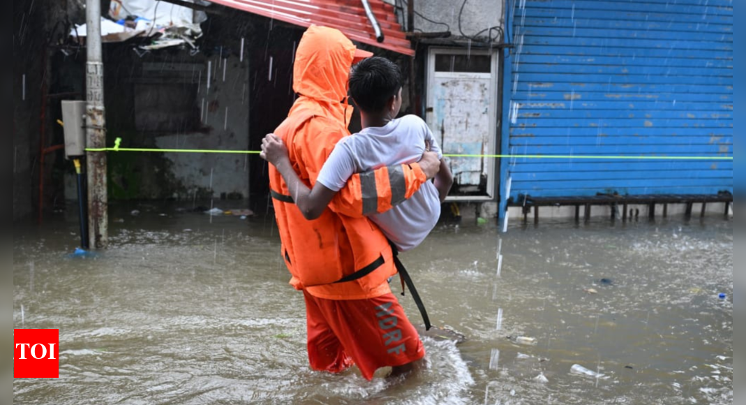 ‘next-48-hours-crucial’:-maharashtra-cm-sounds-alert;-rescue-personnel-gear-up-as-toll-rises-to-8