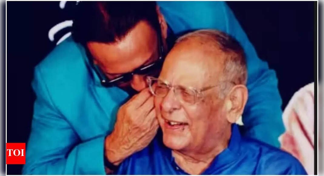 jackie-shroff-mourns-the-demise-of-achyut-potdar-as-he-honors-the-late-actor-with-unseen-photo