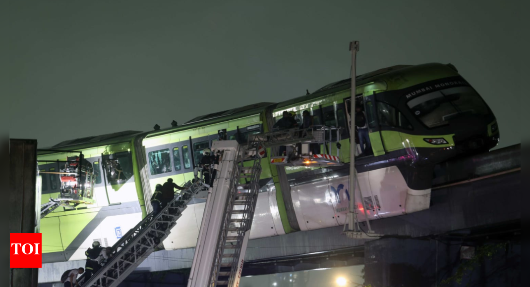 overcrowding,-power-glitch:-why-mumbai-monorail-got-stuck?-over-400-rescued
