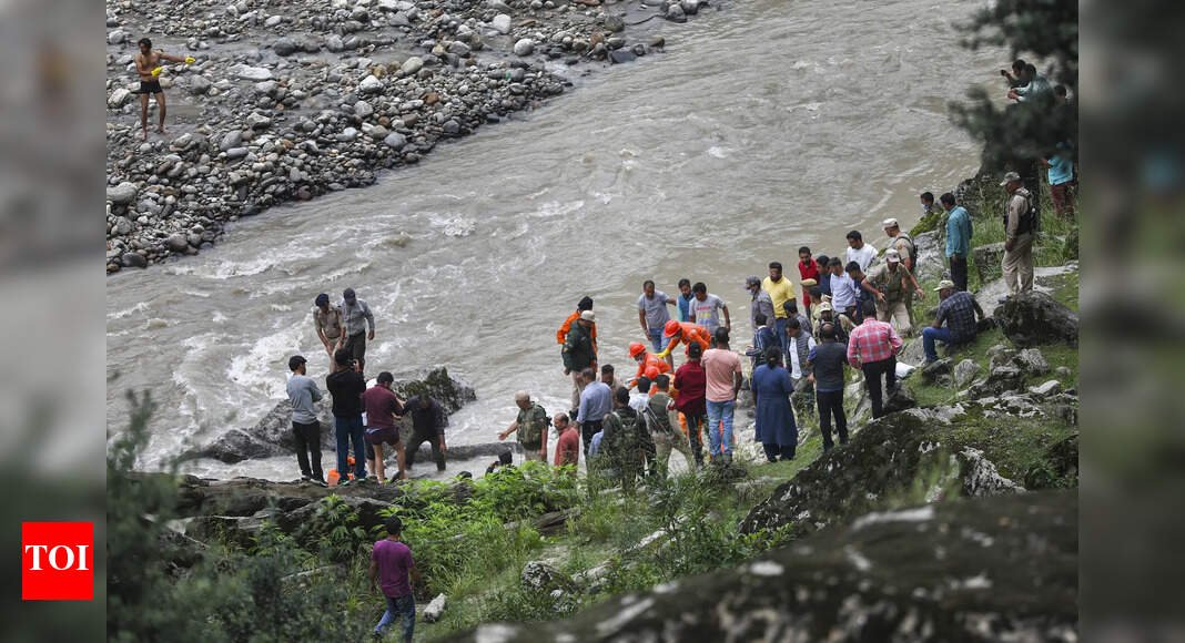 bodies-of-2-flash-flood-victims-recovered-in-rajouri-and-poonch;-army-rescues-civilians